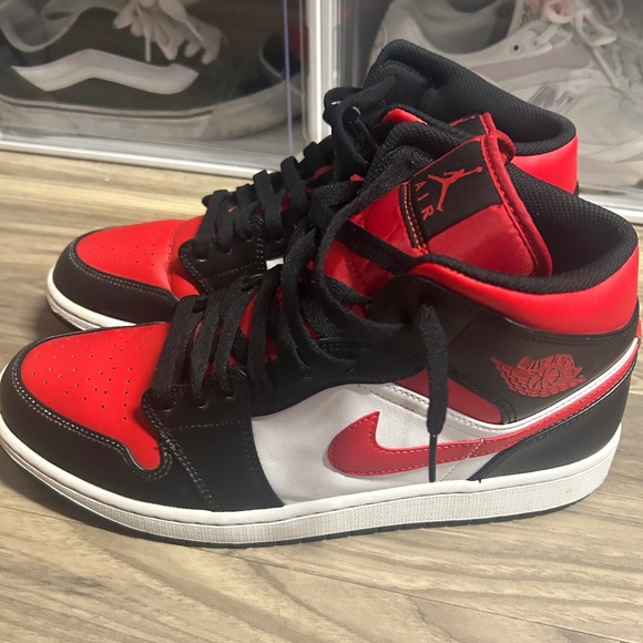Air Jordan 1 Mid 'Bred Toe' (White, Black, Red) - Picture 2 of 6